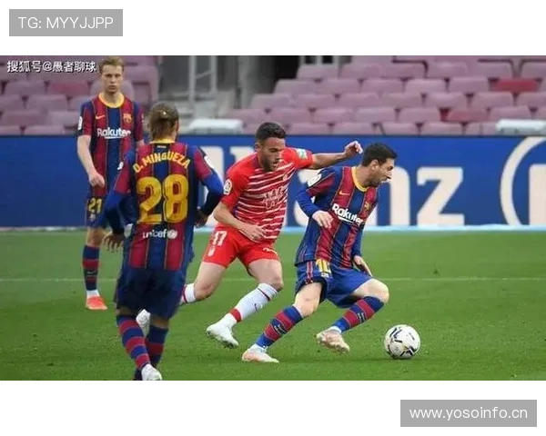 巴萨进攻体系过度依赖边路，面对密集防守时表现受限